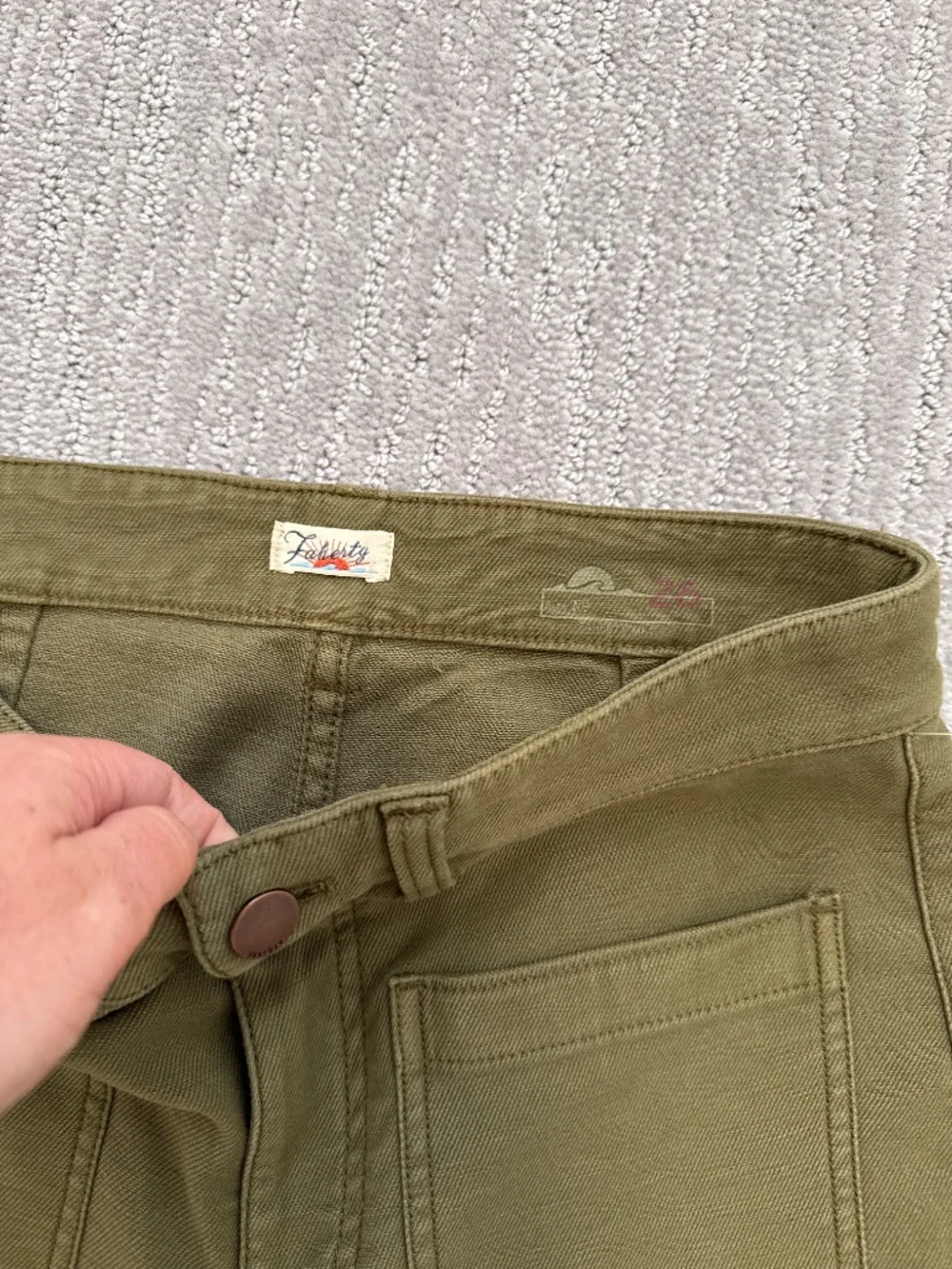 NWOT Faherty Olive Pants - Picture 2 of 5